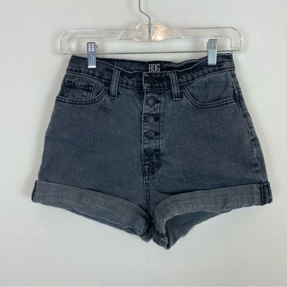BDG Mom High Rise Cuffed Stone Washed Black Denim Shorts Size 26 - Picture 1 of 6